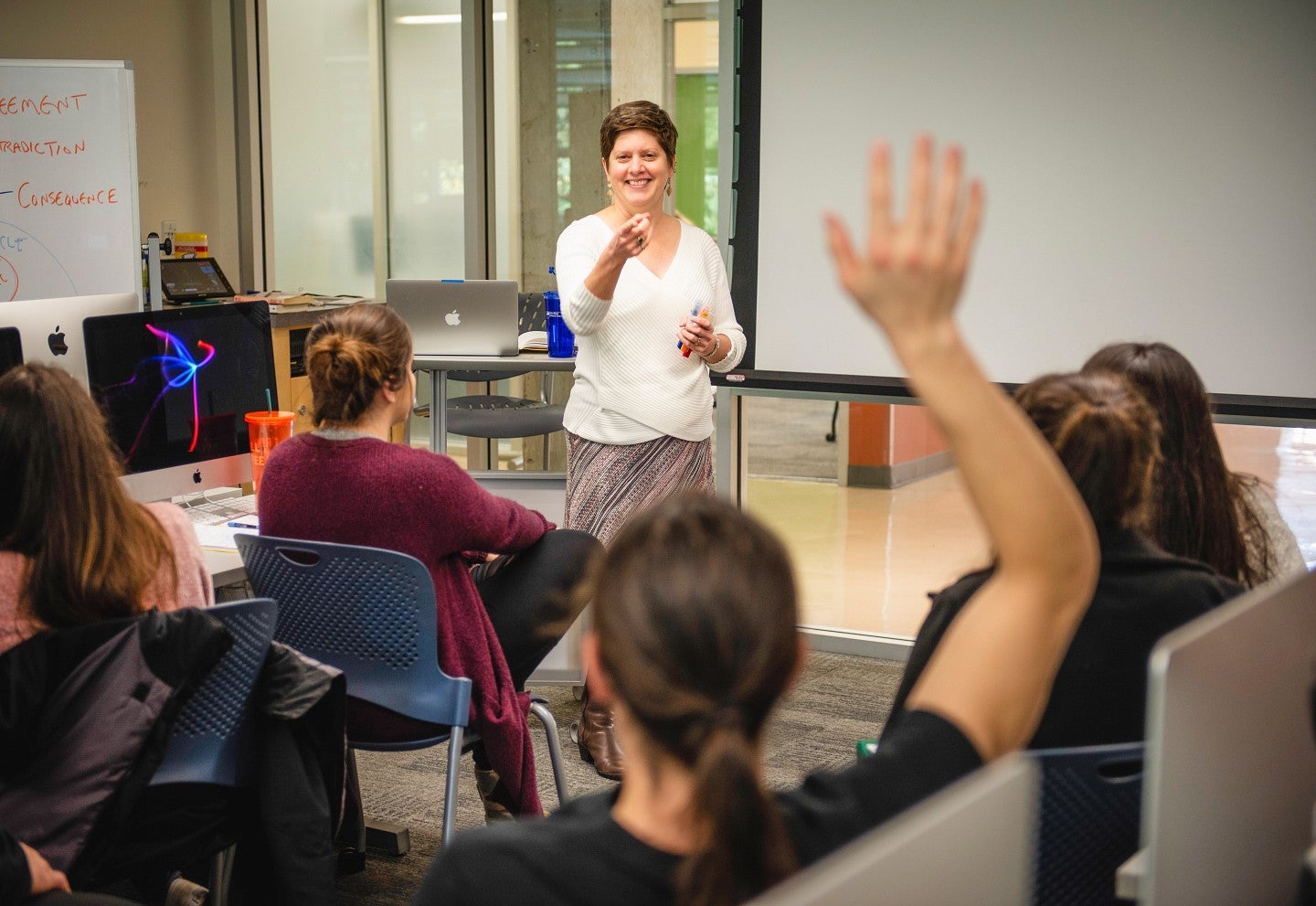 Lori Shonz instructing during class