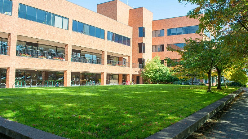 Photo of the exterior of Oregon Hall on the UO campus